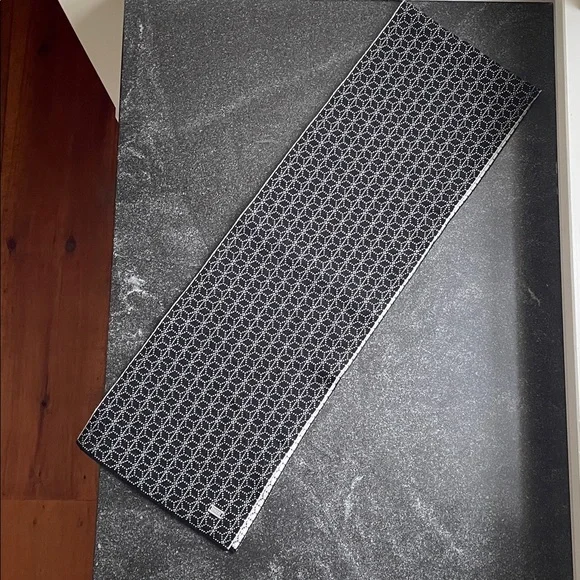 EUC Dale of Norway Black and White Pattern Scarf Diamond Geometric One Size (OS) - Picture 4 of 7